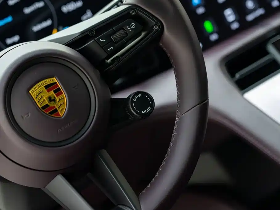 Porsche Taycan 2021 — фото 20