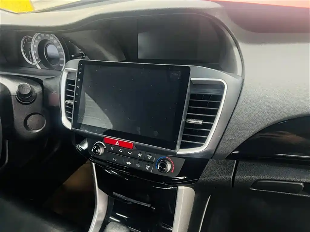 Honda Accord 2018 — фото 12