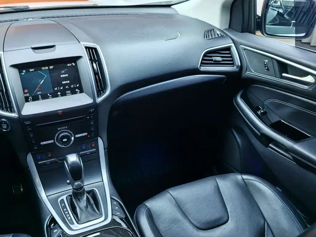 Ford Edge 2016 — фото 23