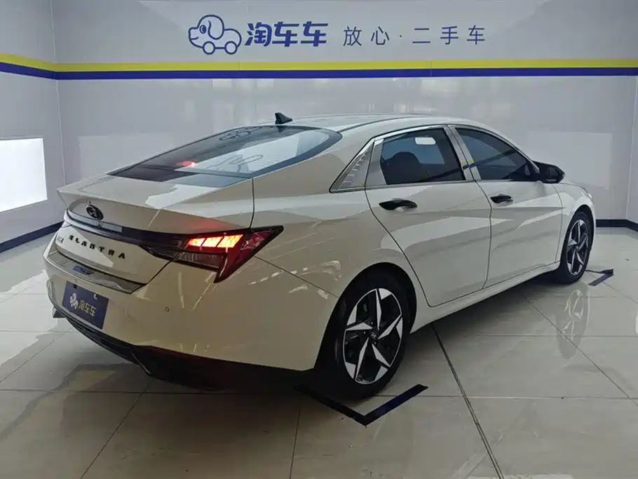 Hyundai Elantra 2022