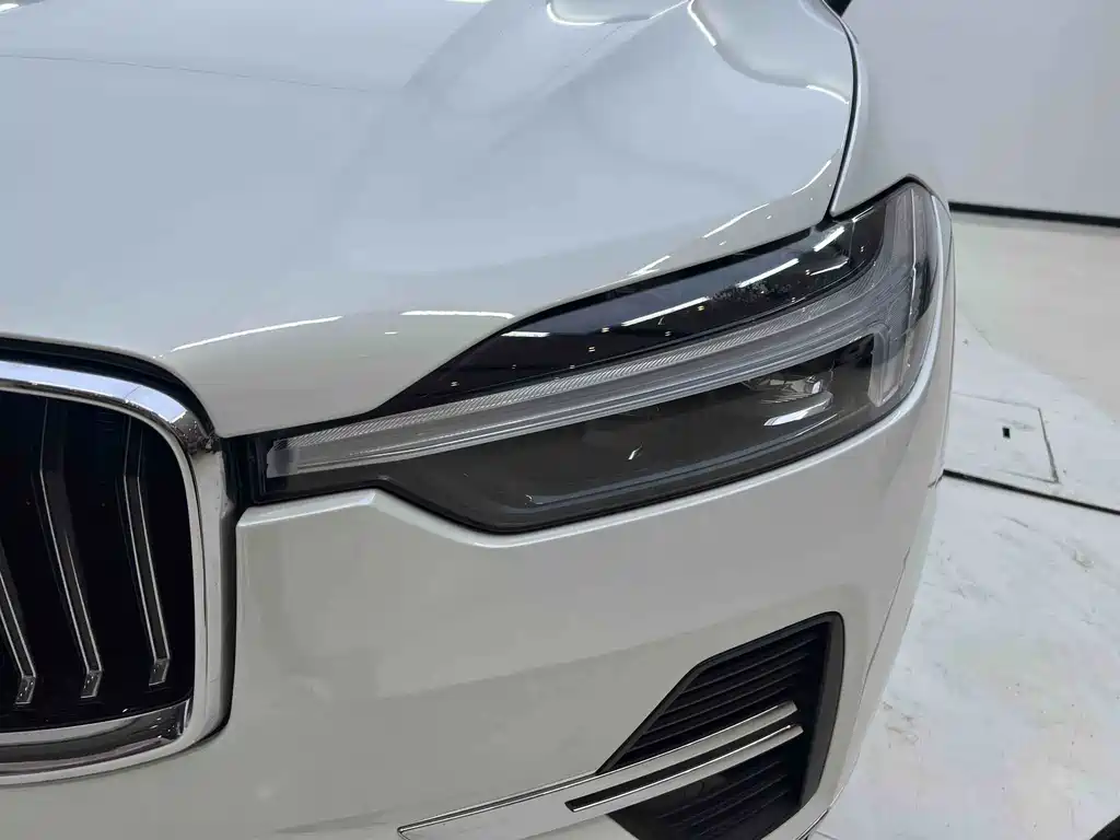 Volvo XC60 Plug-In Hybrid 2022 — фото 12