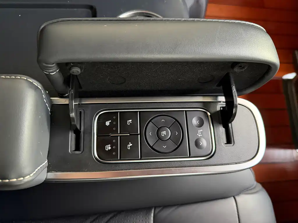 GAC Motor Trumpchi M8 2022 — фото 18
