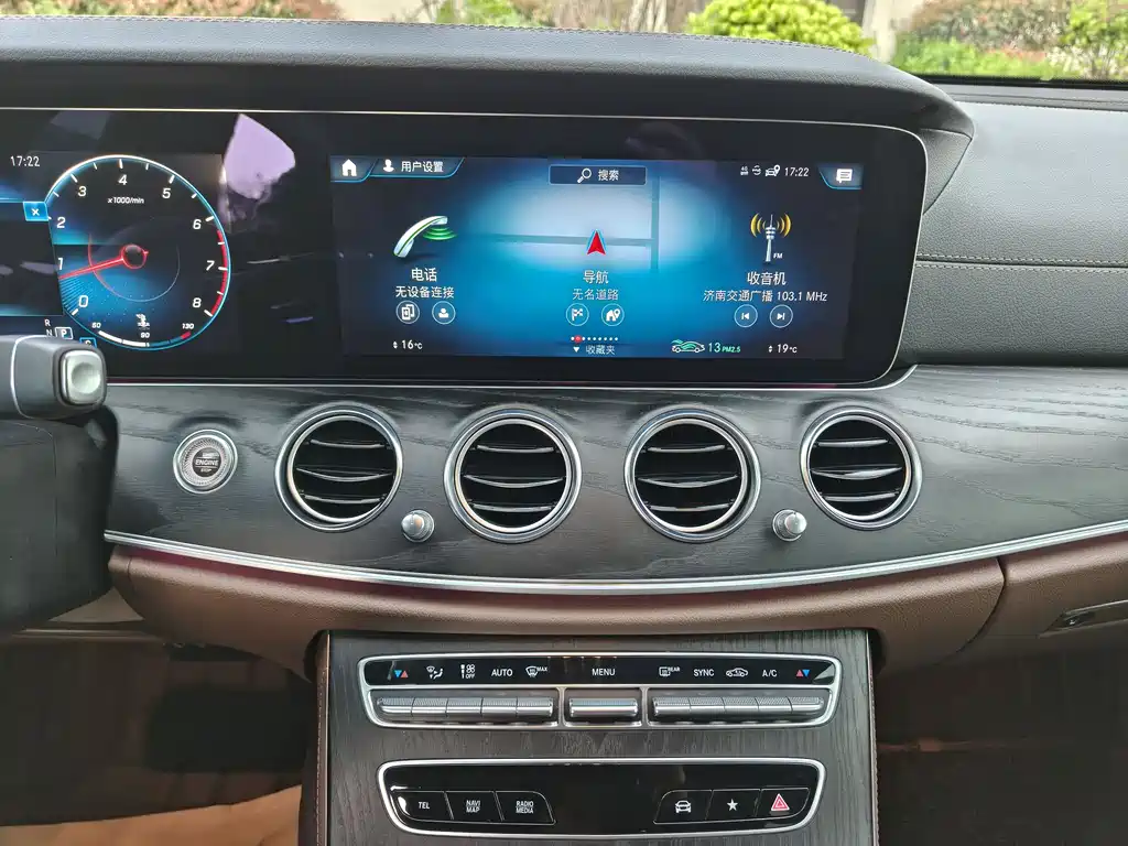 Mercedes-Benz E-Class 2022 — фото 16