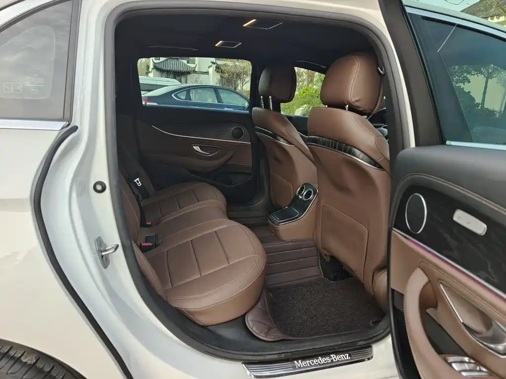Mercedes-Benz E-Class 2022 — фото 12