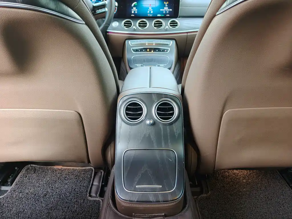 Mercedes-Benz E-Class 2022 — фото 18