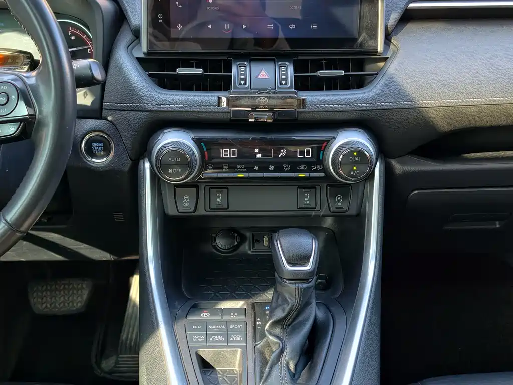 Toyota RAV4 2022 — фото 19