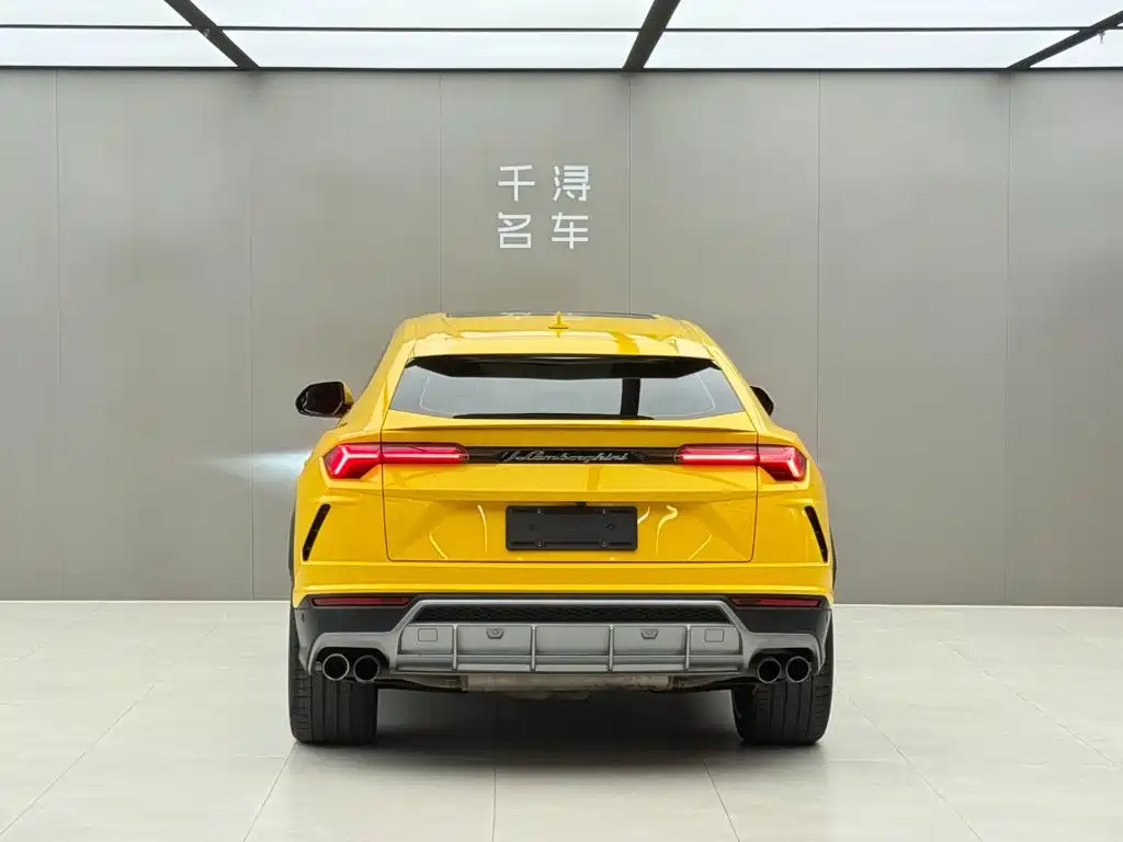 Lamborghini Urus 2019 — фото 16