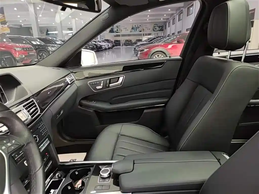 Mercedes-Benz E-Class 2016 — фото 21