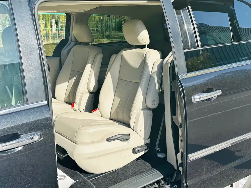 Chrysler Grand Voyager 2016 — фото 13