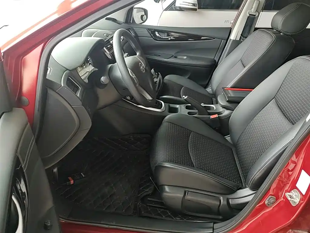 Nissan Tiida 2018 — фото 15