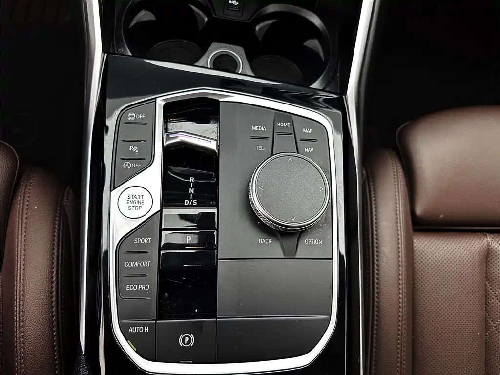 BMW 3 Series 2023 — фото 13