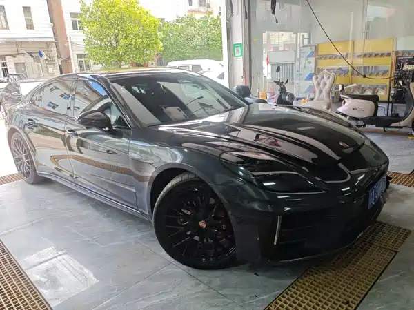 Porsche Panamera 2025
