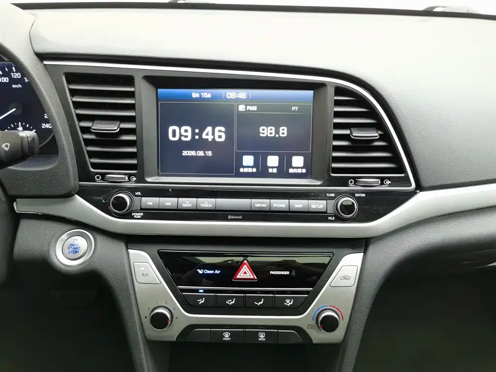 Hyundai Elantra 2018 — фото 12