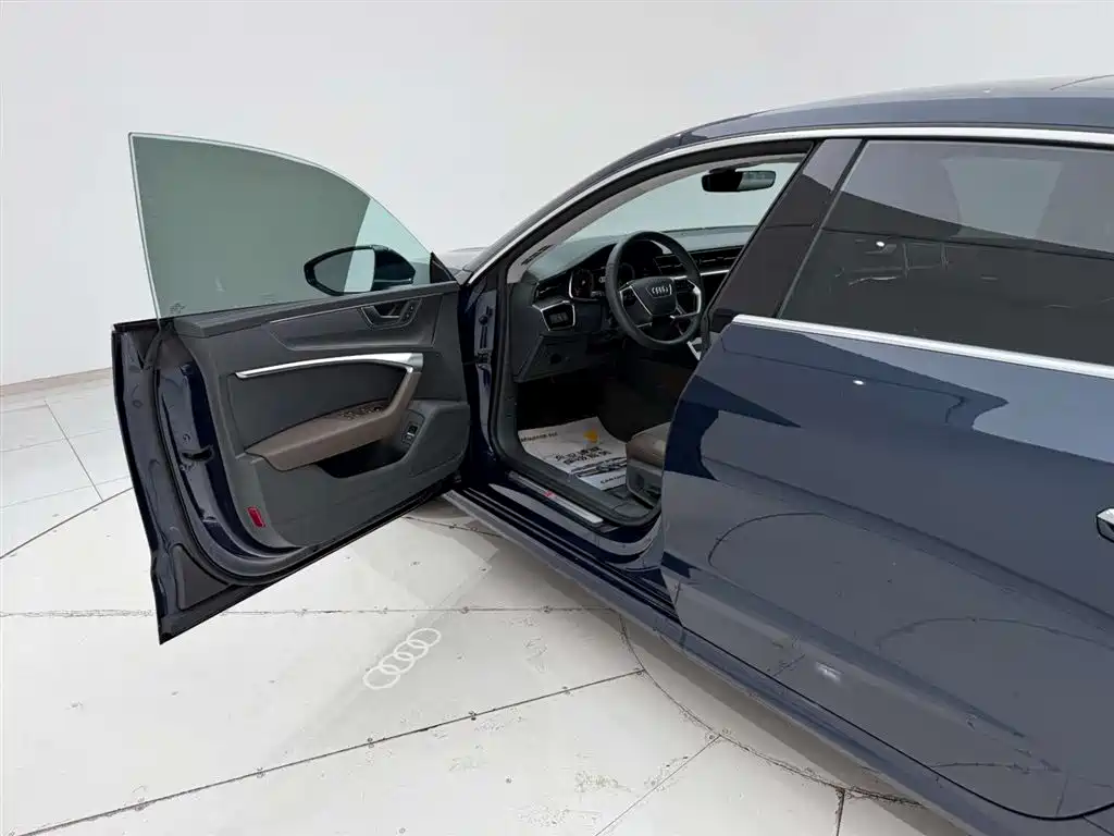 Audi A7L 2023 — фото 13
