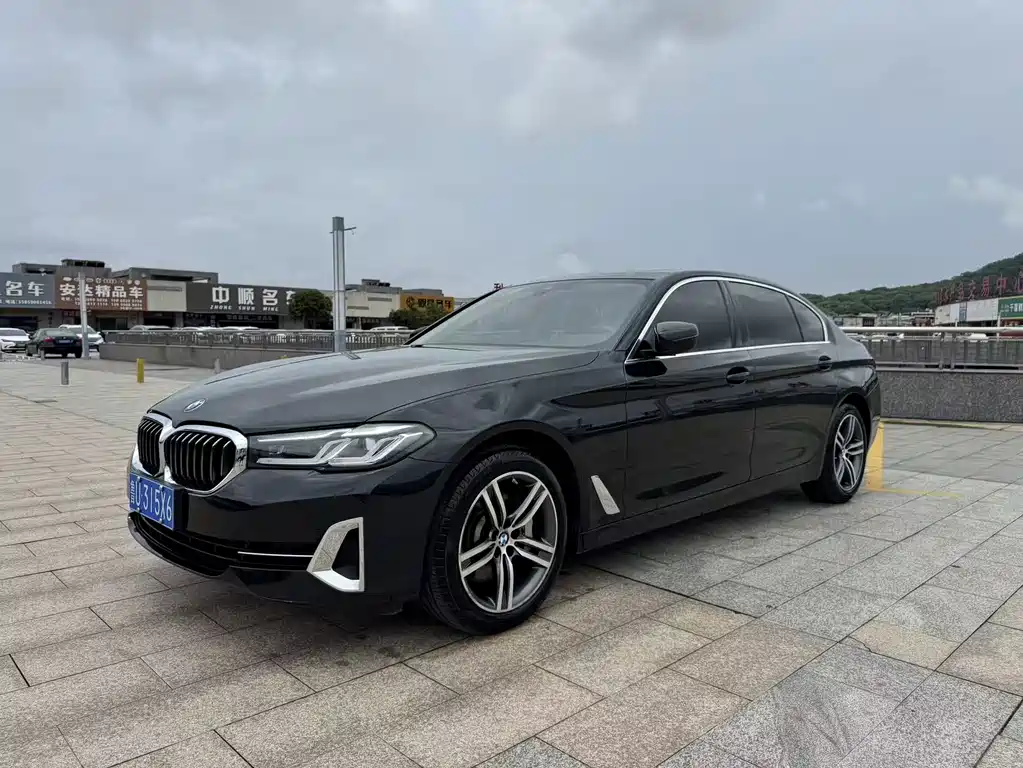 BMW 5 Series 2022 — фото 1