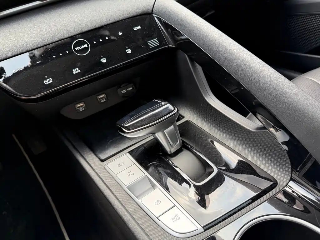 Hyundai Elantra 2022 — фото 11
