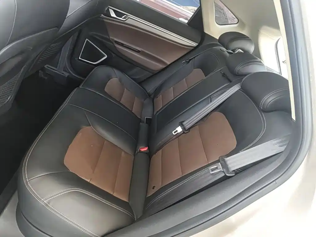 Geely Emgrand GS 2017 — фото 17