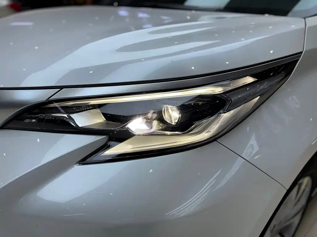 Toyota Sienna 2023 — фото 16