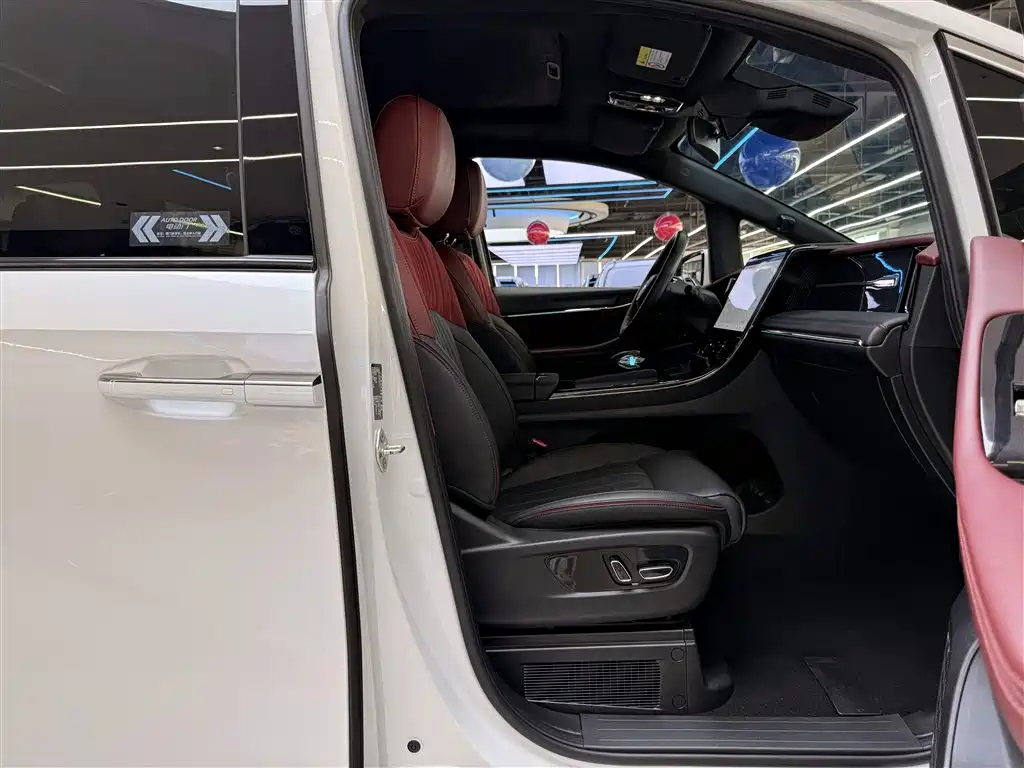 GAC Motor Trumpchi M8 2023 — фото 8