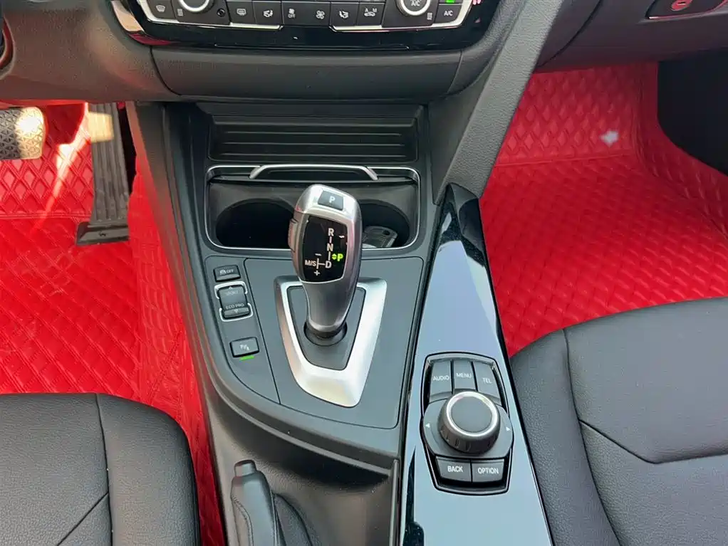 BMW 3 Series 2017 — фото 11