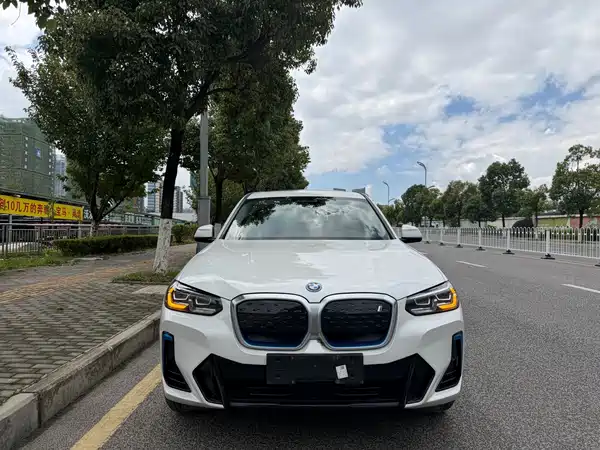 BMW iX3 2022
