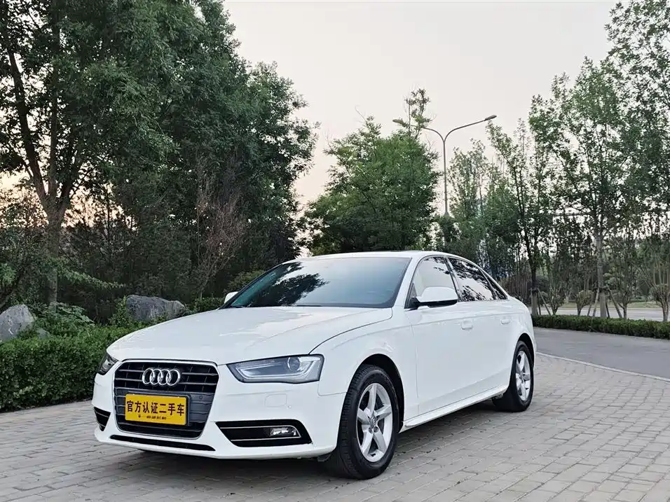 Audi A4L 2013 — фото 1
