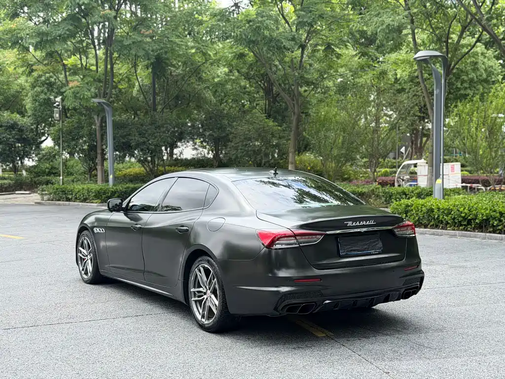 Maserati Quattroporte 2015 — фото 15