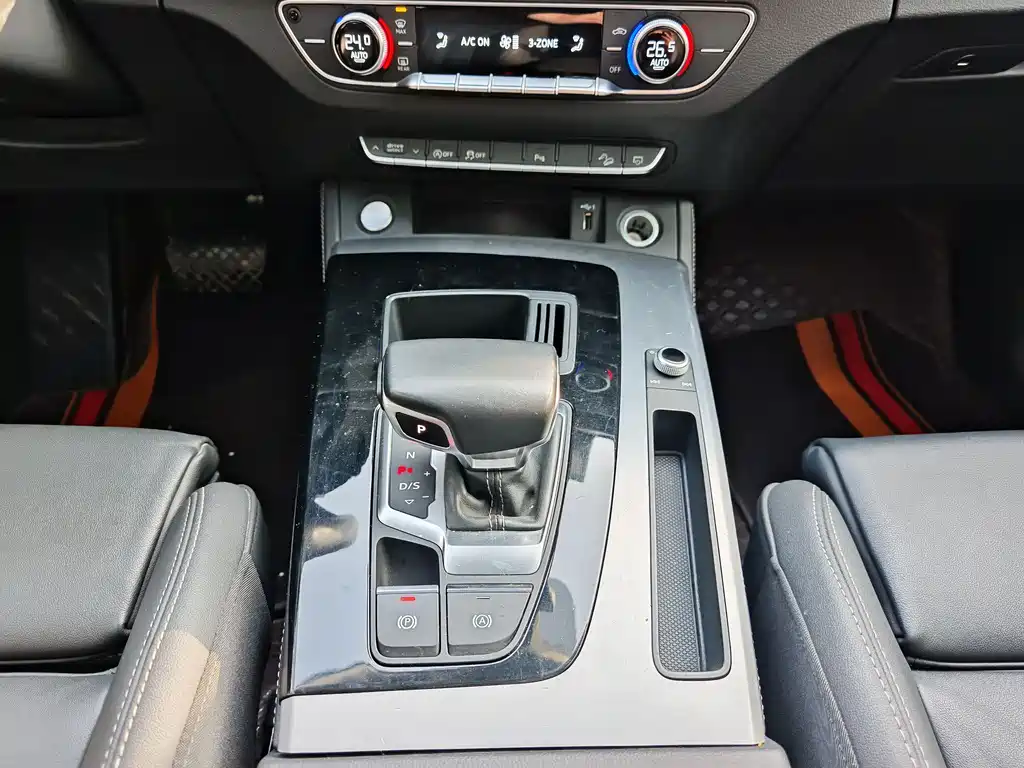 Audi Q5L 2022 — фото 12