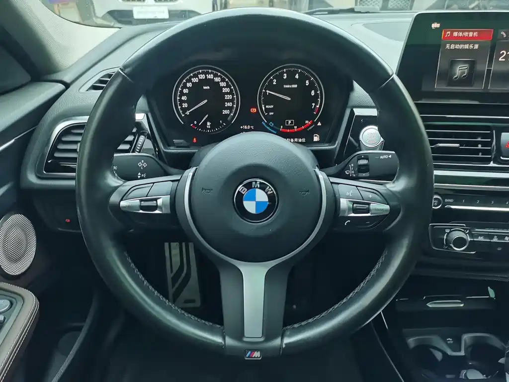 BMW 1 Series 2022 — фото 12
