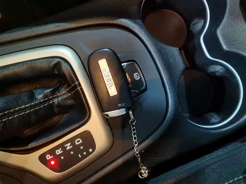 Jeep Cherokee 2016 — фото 16