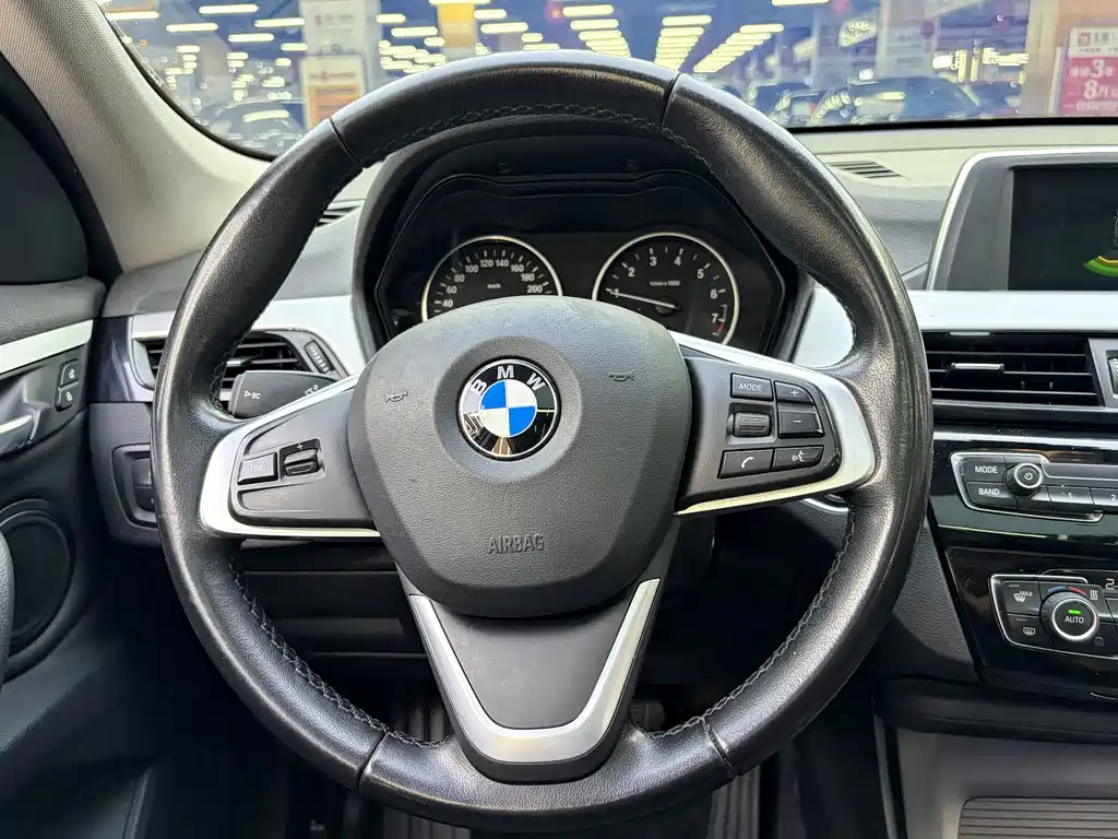 BMW X1 2018 — фото 9