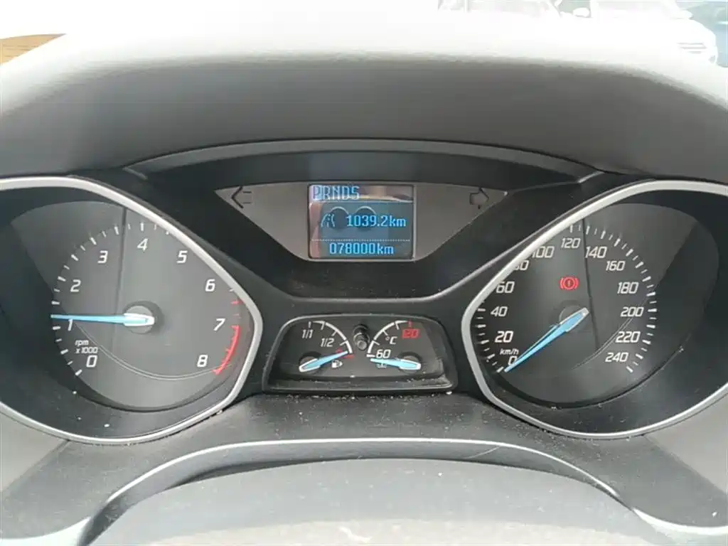 Ford Focus 2015 — фото 12