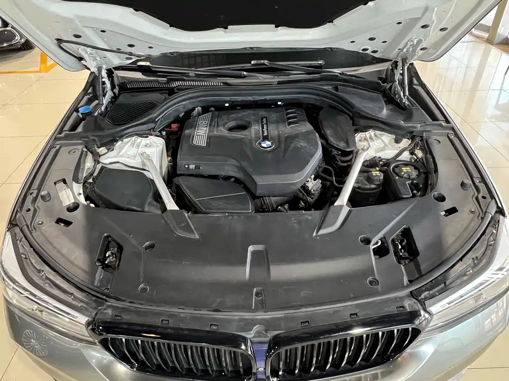 BMW 6 Series GT 2018 — фото 31