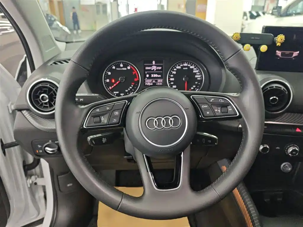 Audi Q2L 2019 — фото 11