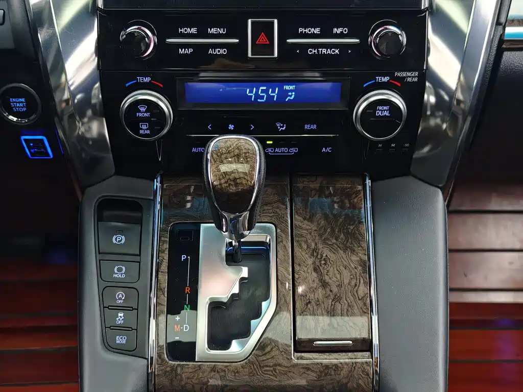 Toyota Alphard 2018 — фото 9