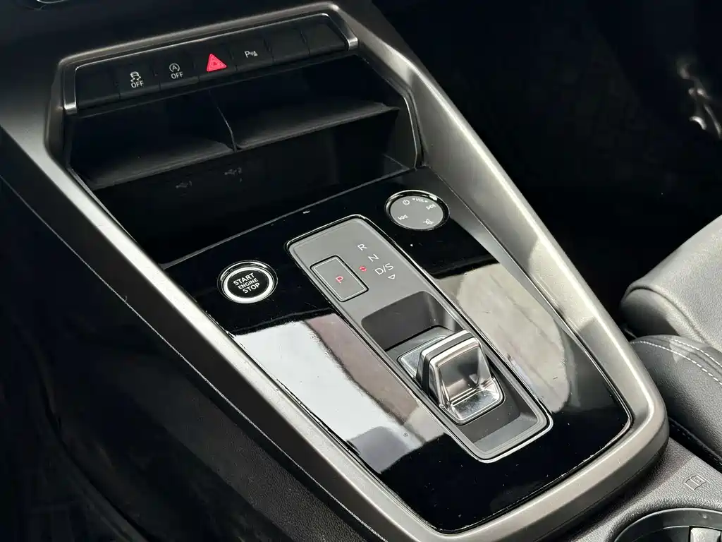 Audi A3 2023 — фото 13