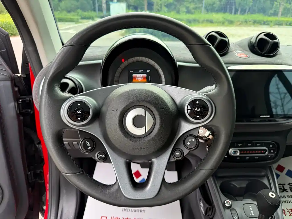 smart fortwo 2019 — фото 9