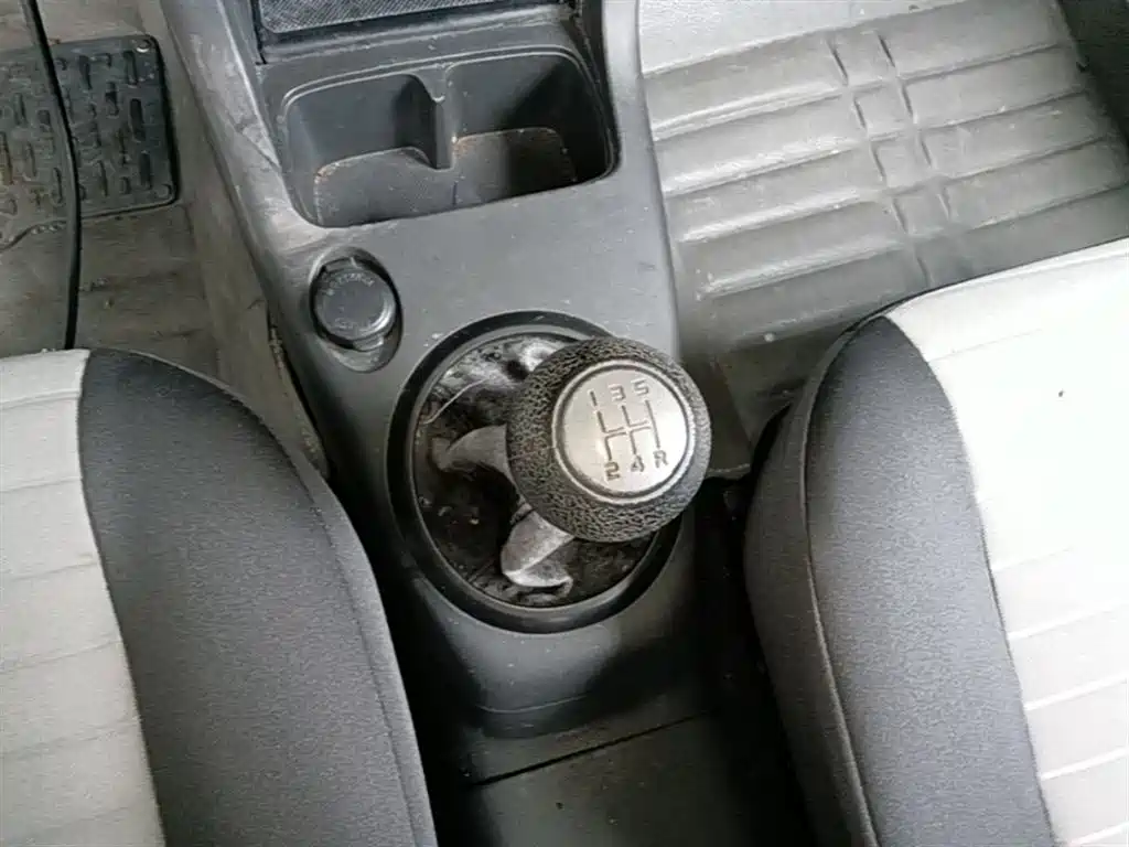 Suzuki Swift 2015 — фото 14