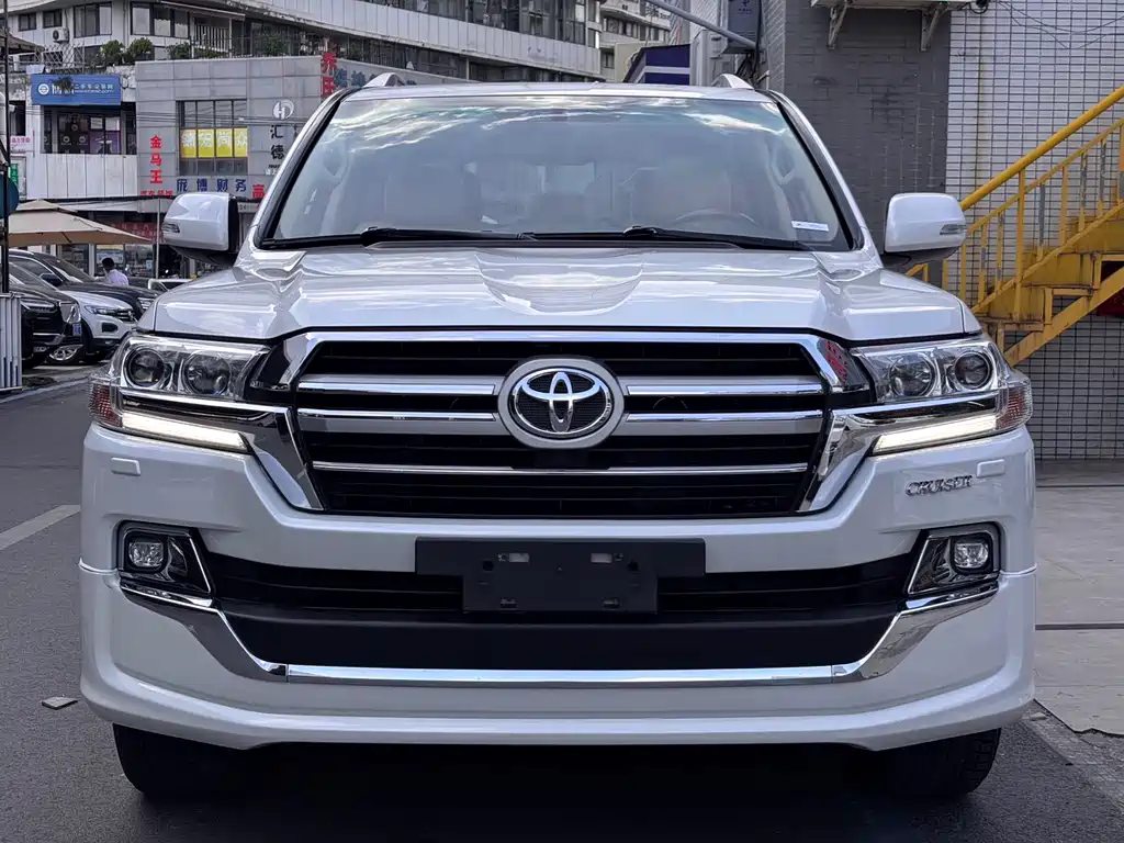 Toyota Land Cruiser 2017 — фото 2
