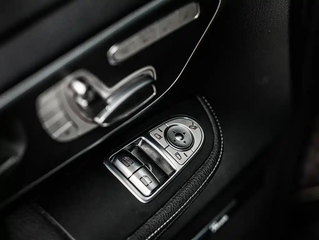 Mercedes-Benz V-Class 2021 — фото 19
