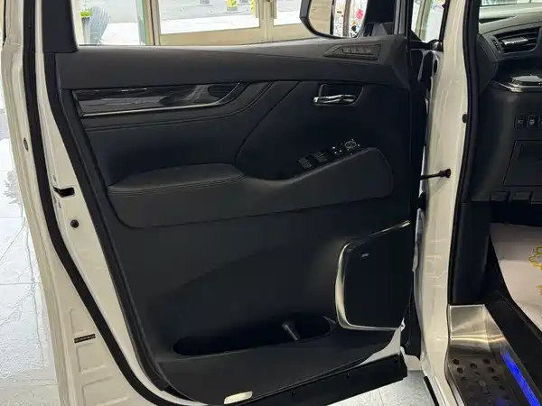 Lexus LM 2020