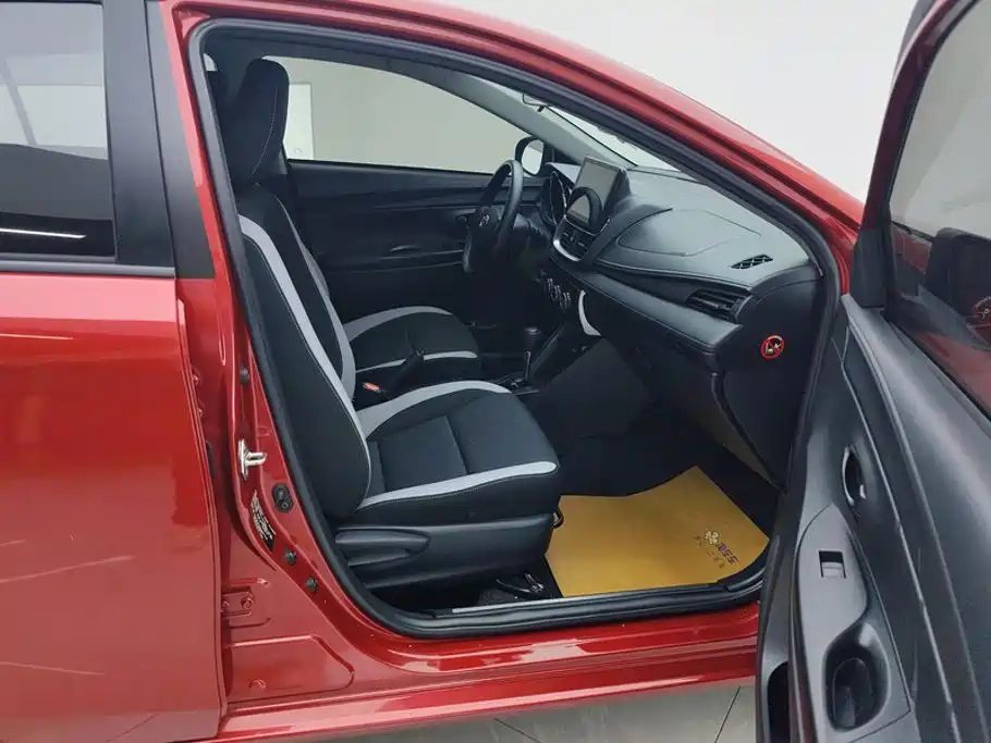 Toyota Yaris L 2020 — фото 8