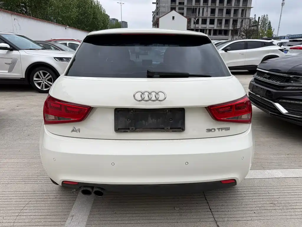Audi A1 2015 — фото 11