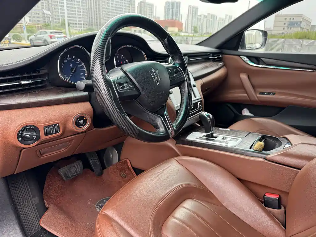 Maserati Quattroporte 2016 — фото 12