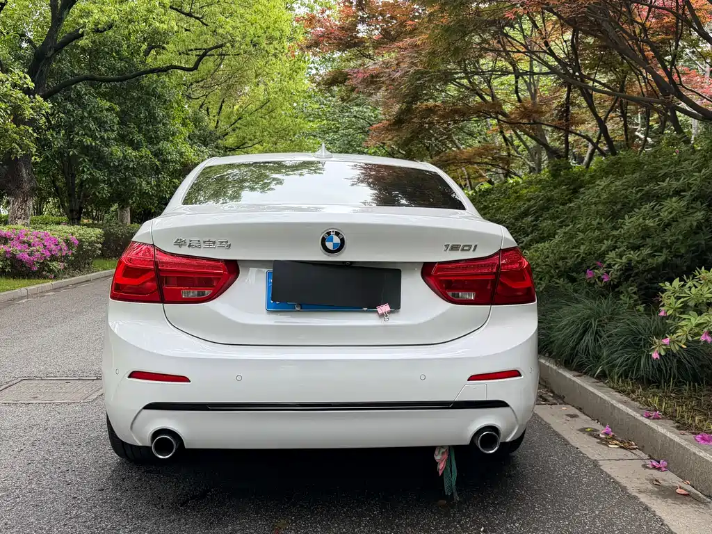 BMW 1 Series 2017 — фото 11