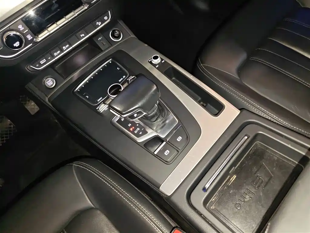 Audi Q5L 2020 — фото 10