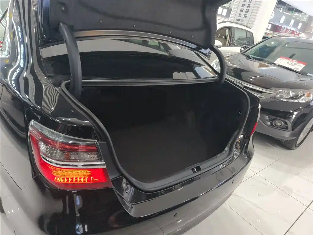 Toyota Camry 2017 — фото 15