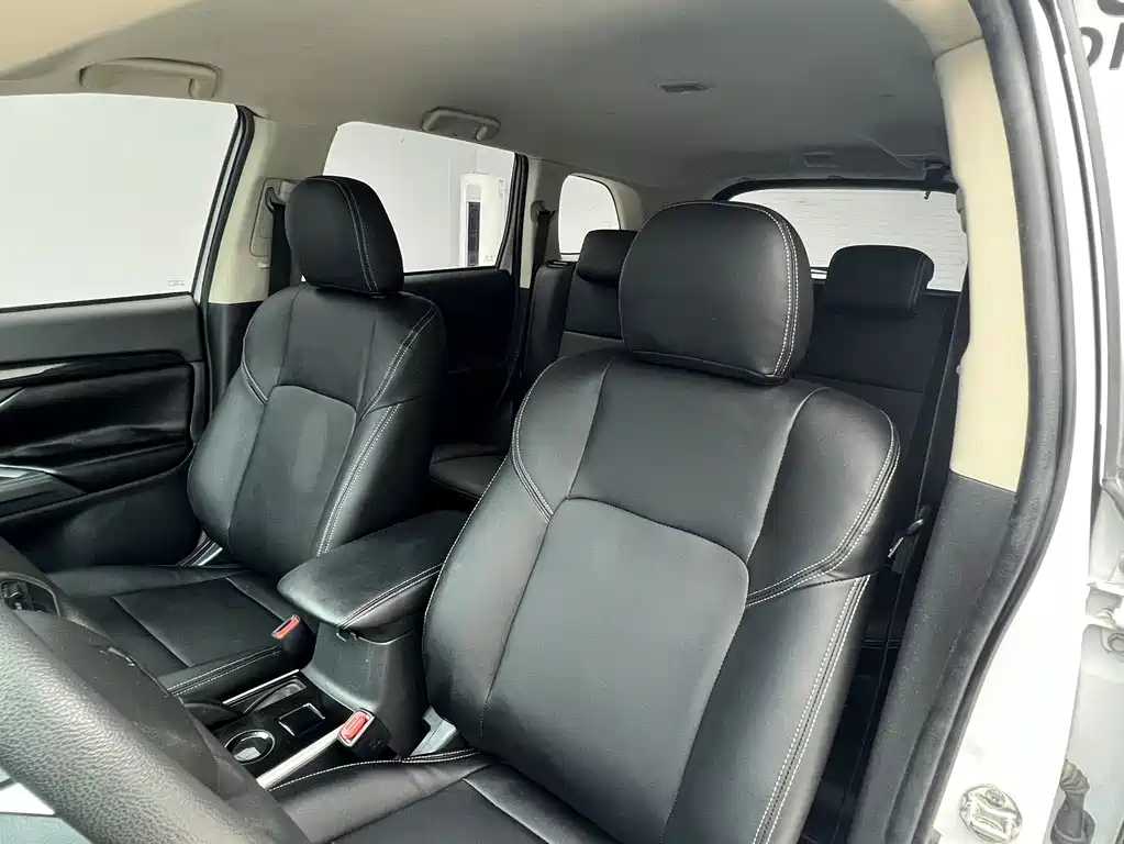 Mitsubishi Outlander 2021 — фото 11