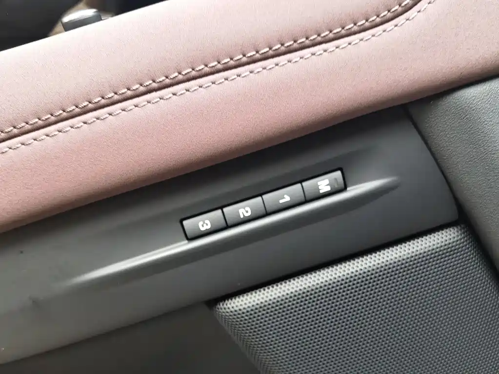 Land Rover Evoque 2023 — фото 15