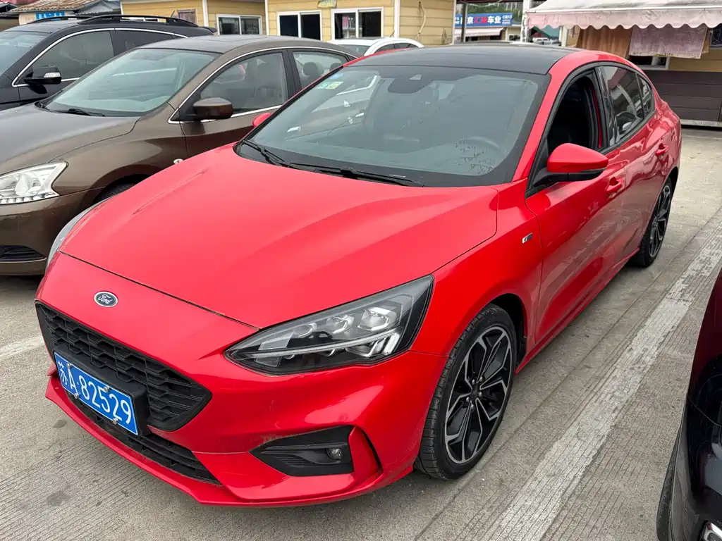 Ford Focus 2019 — фото 1